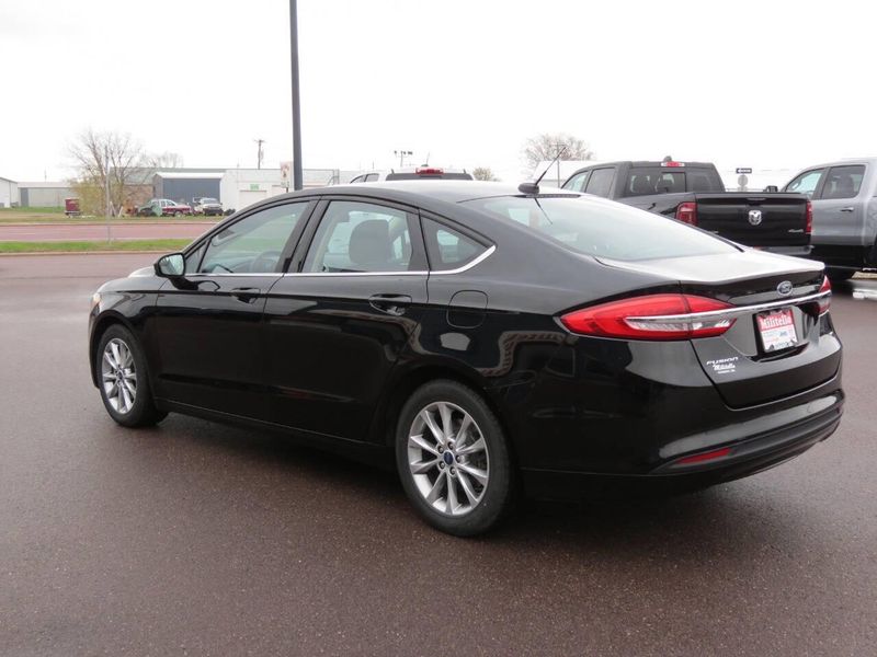 2017 Ford Fusion SE 4dr SedanImage 4