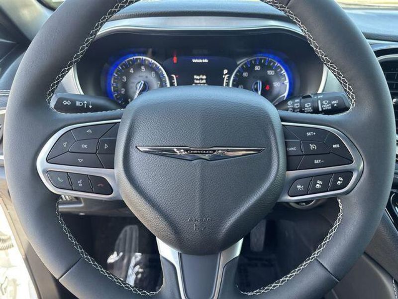 New 2026 Chrysler Pacifica LimitedImage 17