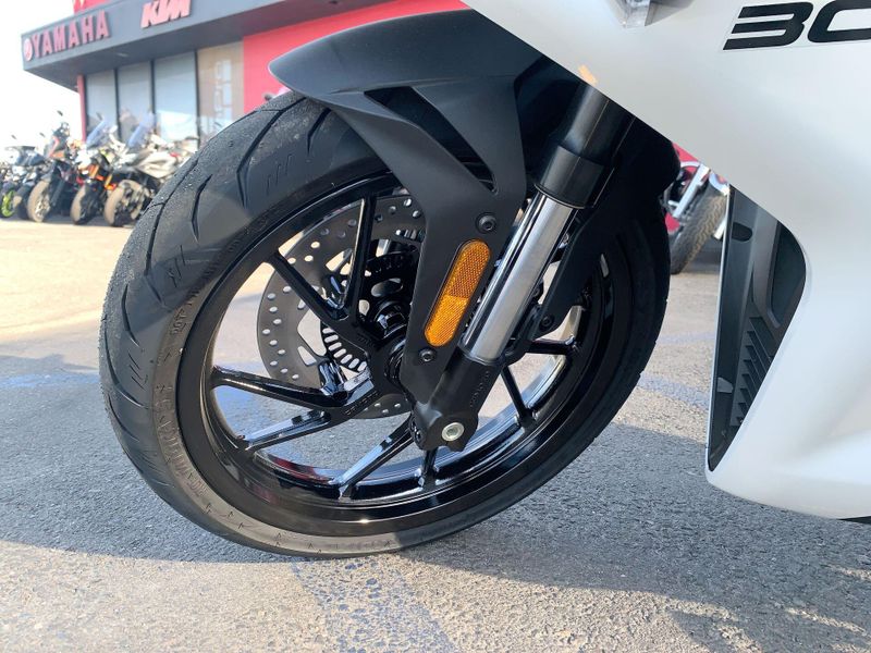 New 2025 CFMOTO 300SS Image 11