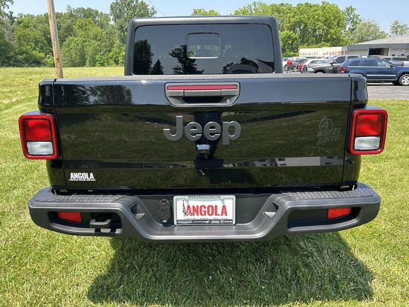 2022 Jeep Gladiator Willys photo 4