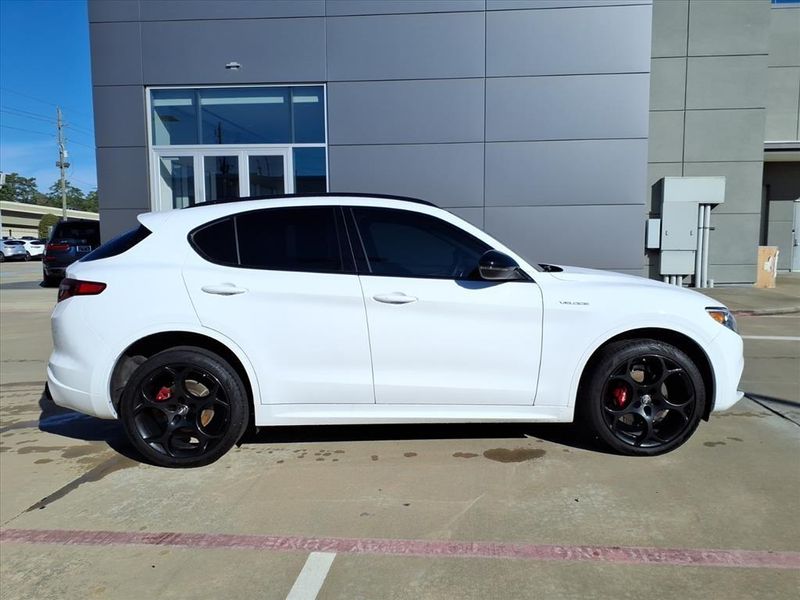 Used 2023 Alfa Romeo Stelvio VeloceImage 5