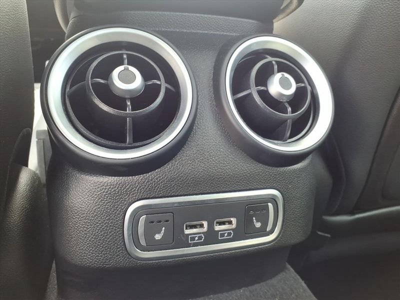 Used 2022 Alfa Romeo Giulia TiImage 5
