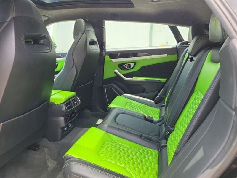 2020 Lamborghini Urus photo 12