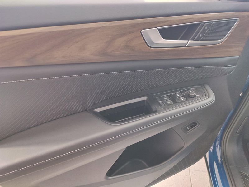 Used 2025 Volkswagen Atlas SE AWD w/TechnologyImage 17