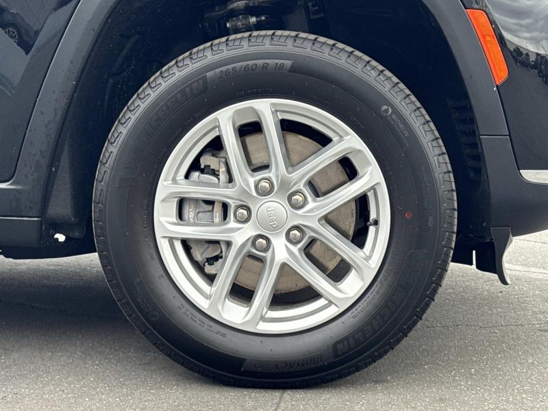 New 2026 Jeep Grand Cherokee L Laredo 4x2