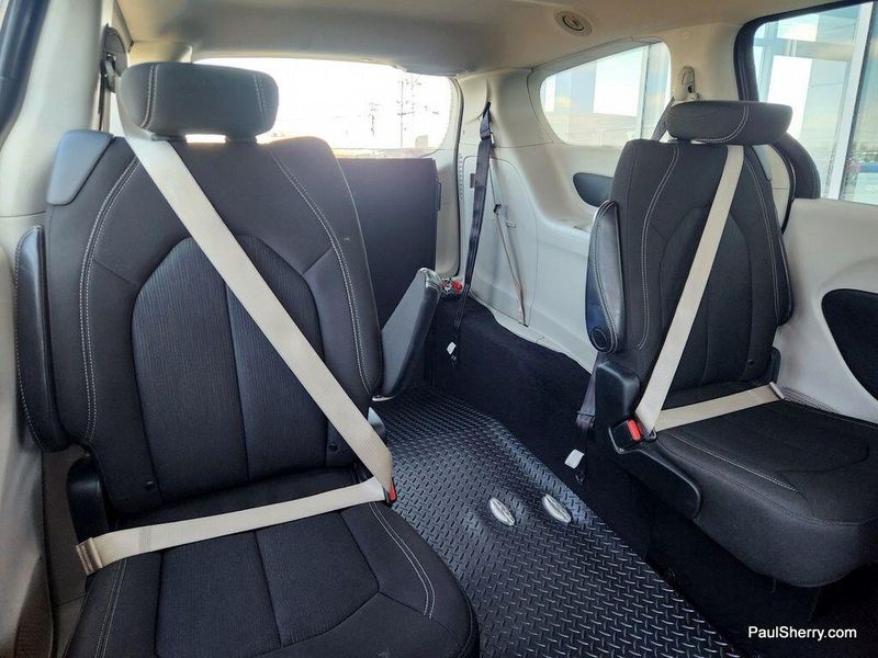 2022 Chrysler Voyager LXImage 50