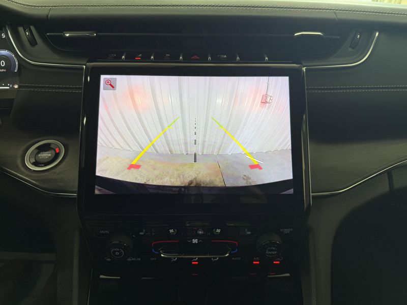 Used 2024 Jeep Grand Cherokee L OverlandImage 16