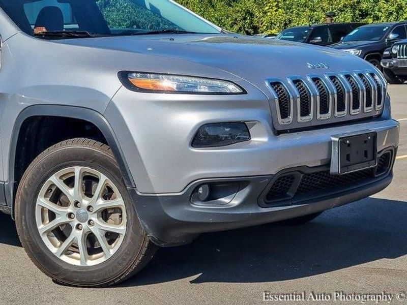 2018 Jeep Cherokee Latitude photo 2
