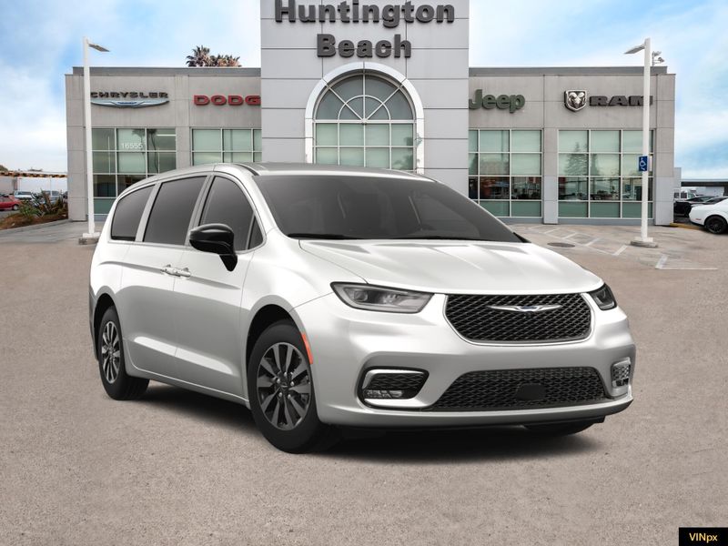 2025 Chrysler Pacifica Hybrid SelectImage 16