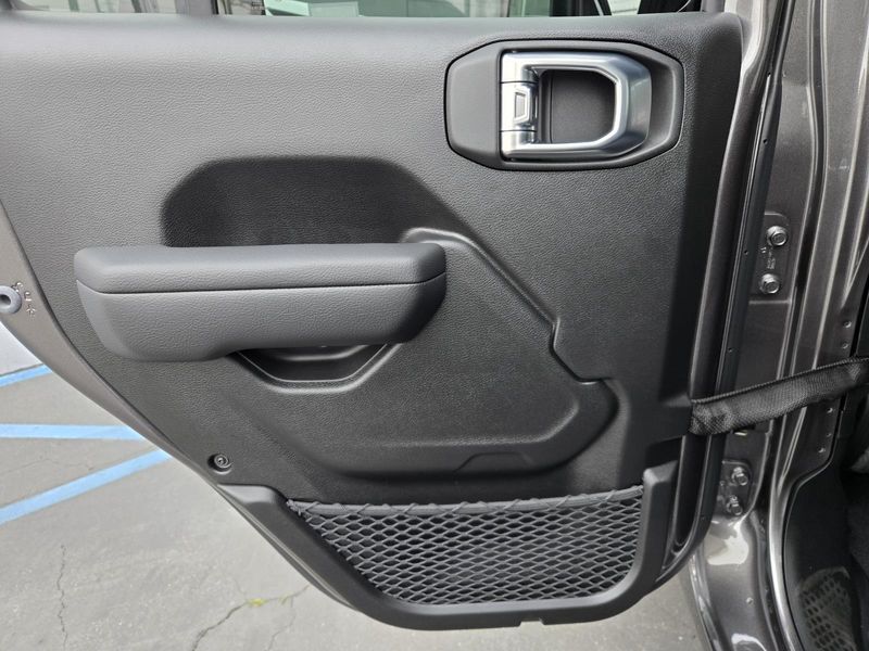 New 2026 Jeep Gladiator Sport S 4x4