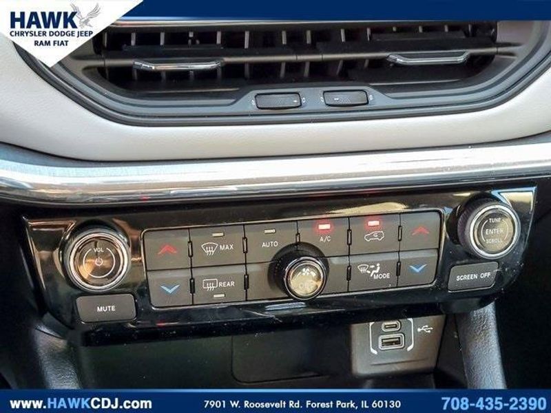 2022 Jeep Compass Limited photo 18