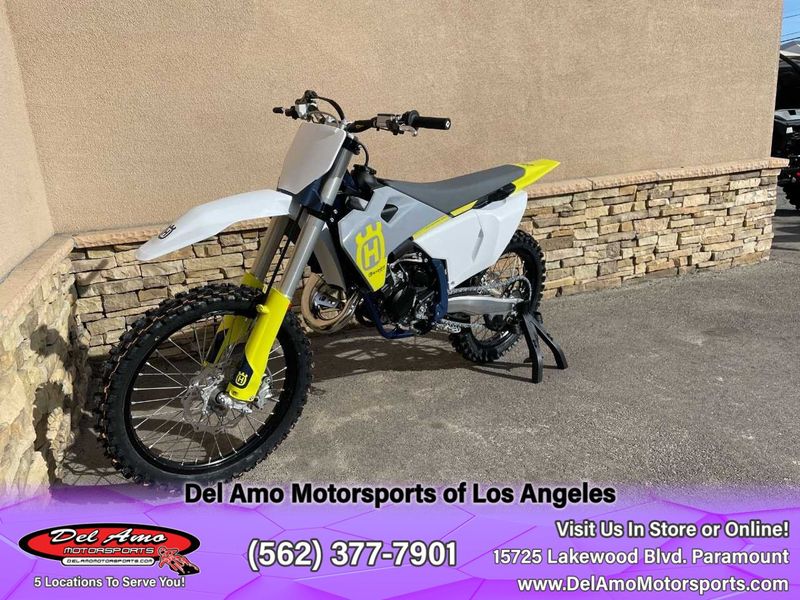 2024 HUSQVARNA TC 125  in a WHITE exterior color. Del Amo Motorsports of Los Angeles (562) 262-9181 delamomotorsports.com 