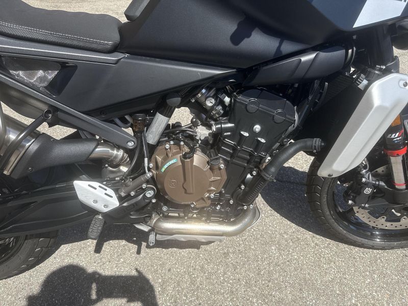 New 2025 Husqvarna SVARTPILEN 801 Image 16