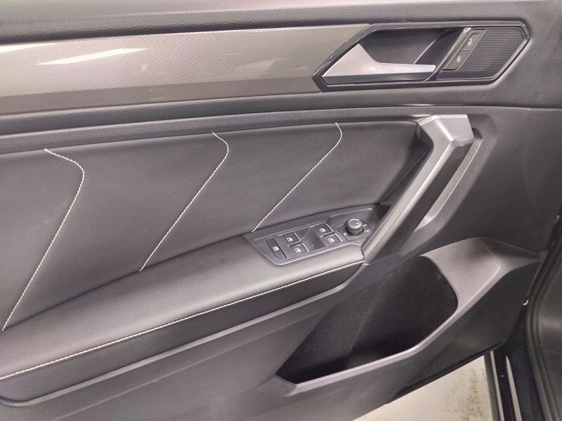 Used 2022 Volkswagen Tiguan SE AWD w/SunroofImage 24