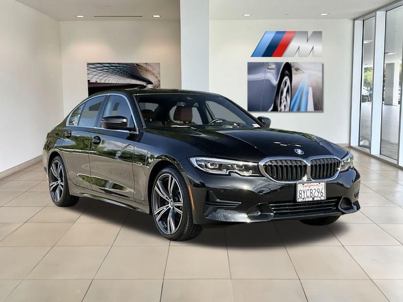 2022 BMW 3 Series 330e iPerformanceImage 2