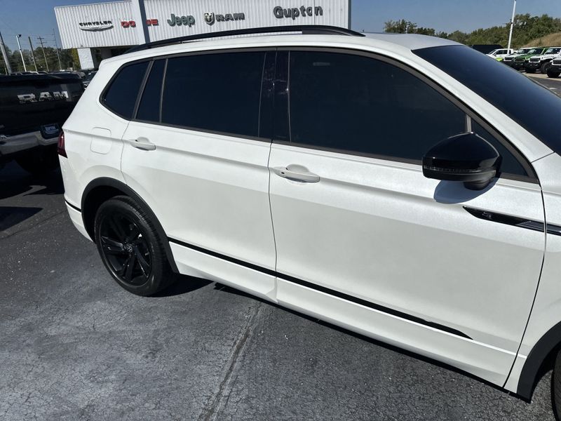 Used 2023 Volkswagen Tiguan SE R-Line BlackImage 5
