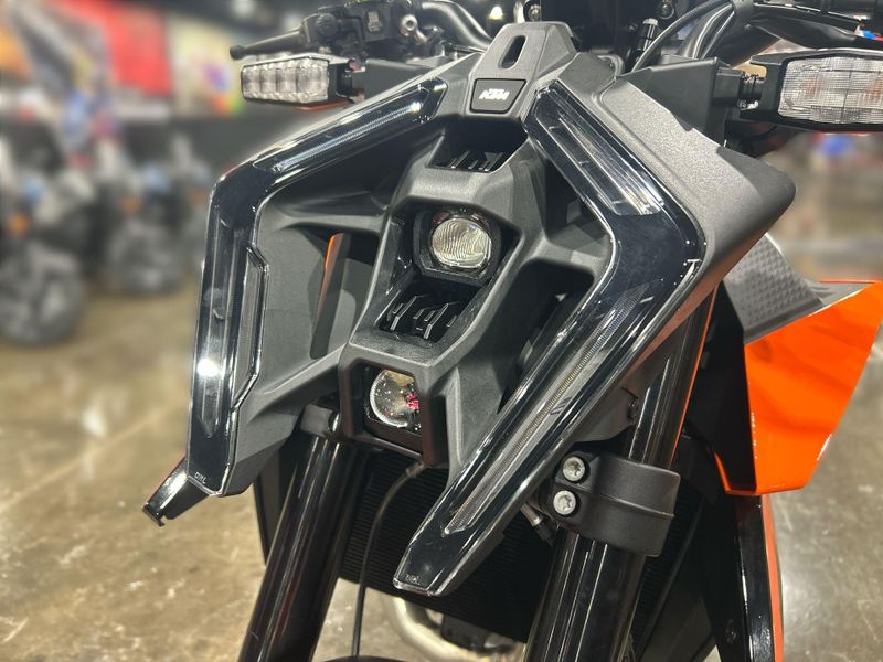 New 2027 KTM 990 DUKE Image 17