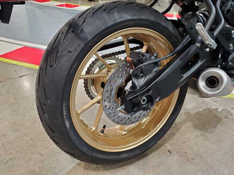 2025 Yamaha XSR700 Image 12