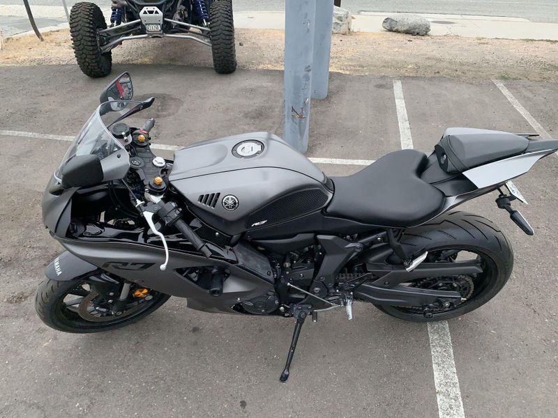 Used 2024 Yamaha YZF-R7 Image 11