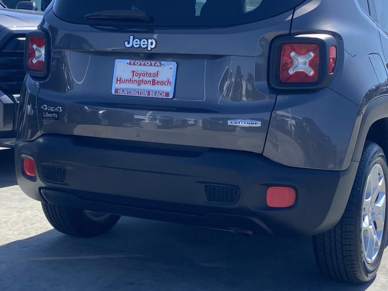 Used 2016 Jeep Renegade LatitudeImage 4