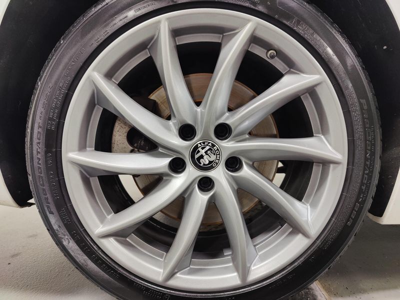 Used 2024 Alfa Romeo Giulia Ti AWD w/Sunroof/NavImage 24