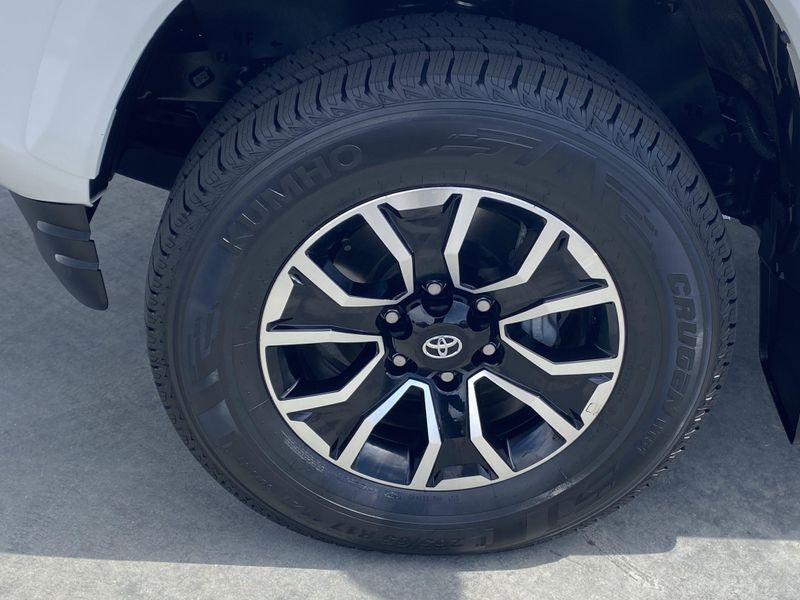 2023 Toyota Tacoma TRD SportImage 10
