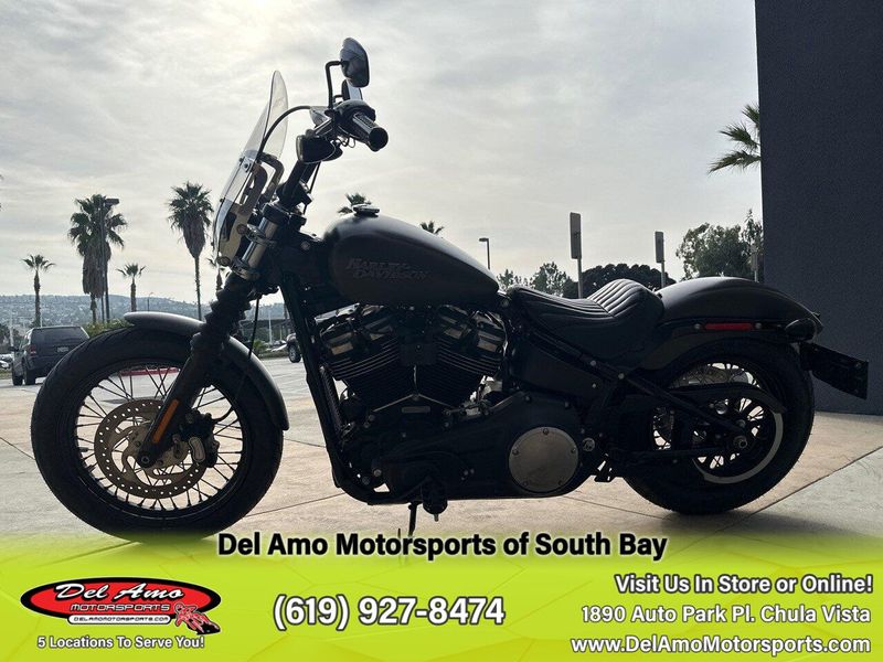 2019 Harley-Davidson SOFTAIL STREET BOB  in a BLACK/GREEN exterior color. Del Amo Motorsports of South Bay (619) 547-1937 delamomotorsports.com 