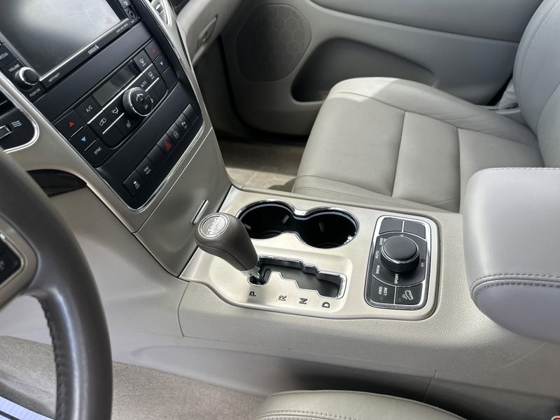 2012 Jeep Grand Cherokee LaredoImage 23