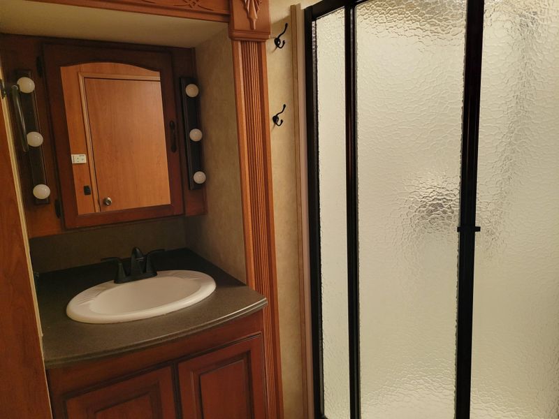 Used 2011 COACHMAN BY FOREST R ENCOUNTER 37-TZ Image 20