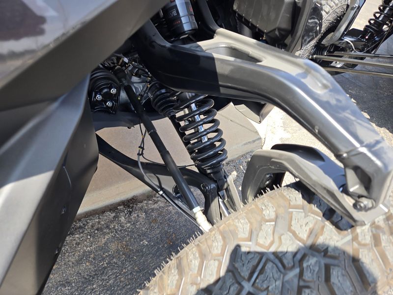 2025 Can-Am MAVERICK R X RS WITH SMARTSHOX 999T DCT TRIPLE BLACK Image 19