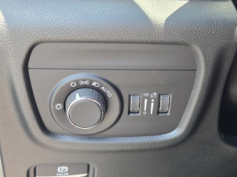 New 2026 Jeep Grand Cherokee L Laredo Altitude 4x4