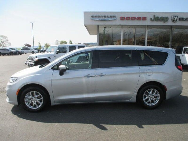 2023 Chrysler Pacifica Touring LImage 13