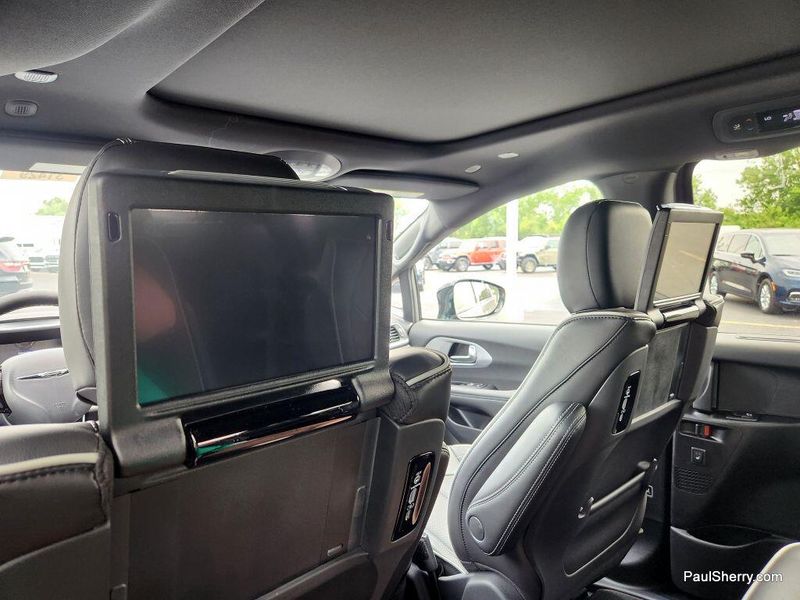 New 2025 Chrysler Pacifica LimitedImage 57