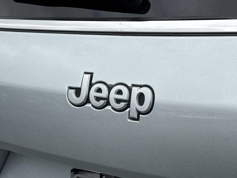 New 2026 Jeep Grand Cherokee L Laredo 4x2
