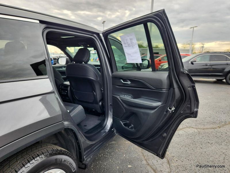 Used 2024 Jeep Grand Cherokee Laredo X