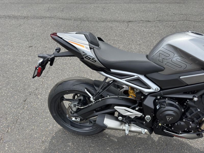 2025 Triumph Street Triple 765 RS - SILVER ICE 
