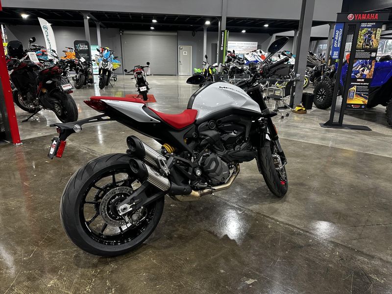 2024 Ducati MONSTER PLUS Image 8