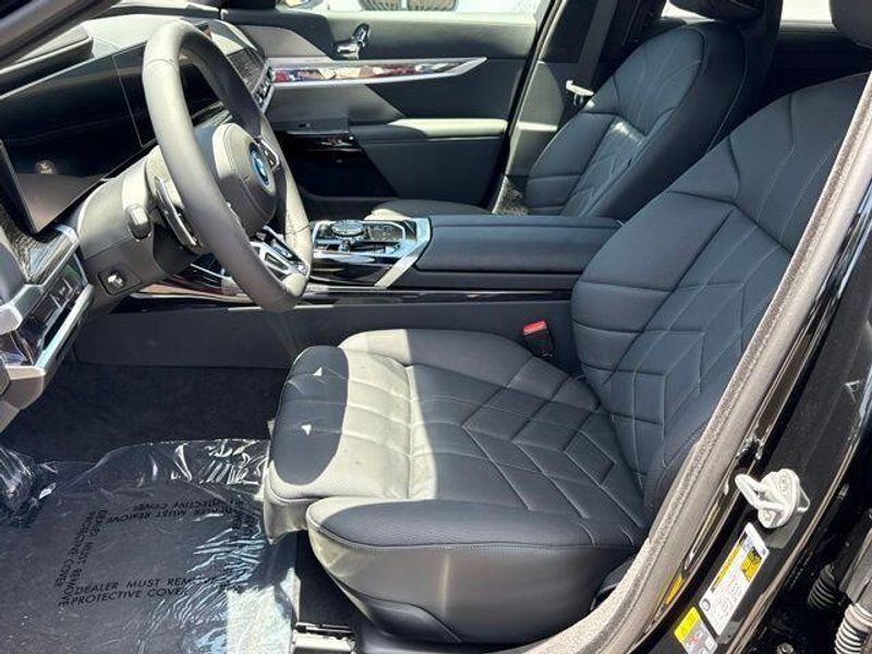 New 2026 BMW 7 Series 750e xDriveImage 17