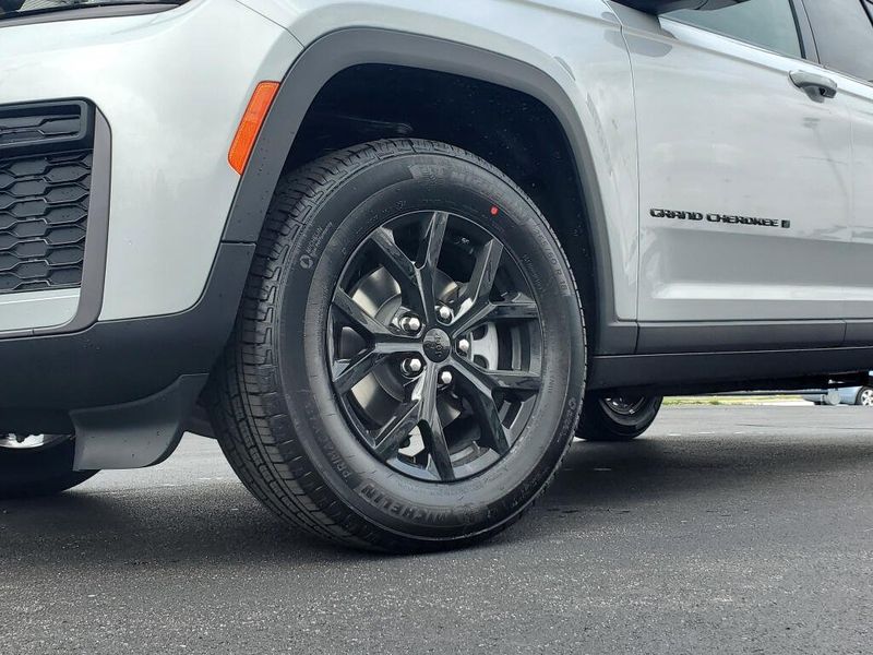 New 2026 Jeep Grand Cherokee Laredo Altitude 4x4