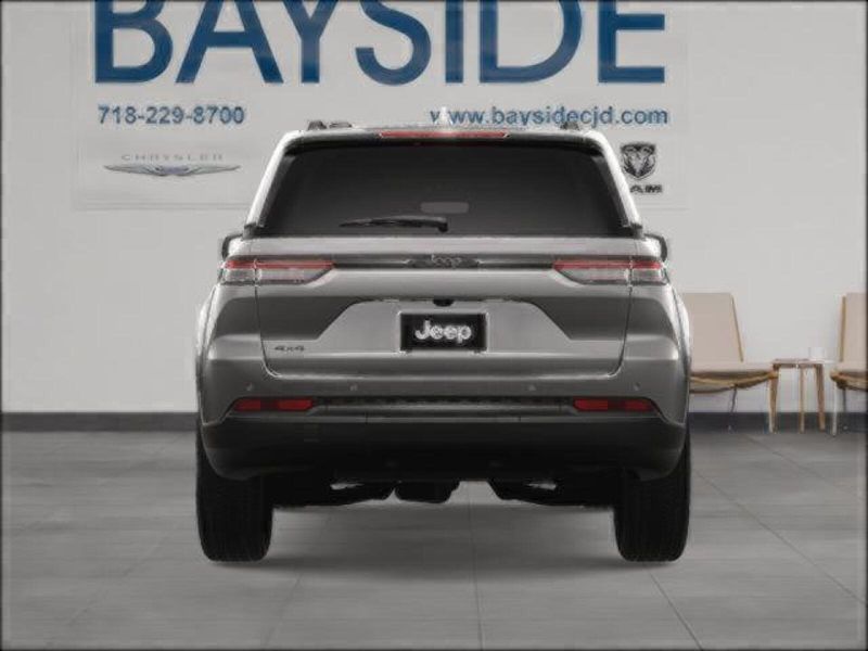 2025 Jeep Grand Cherokee Altitude photo 9