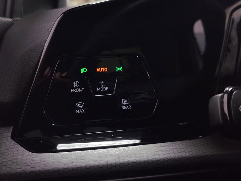 2022 Volkswagen Golf GTI SE w/Sunroof/Leather PkgImage 24