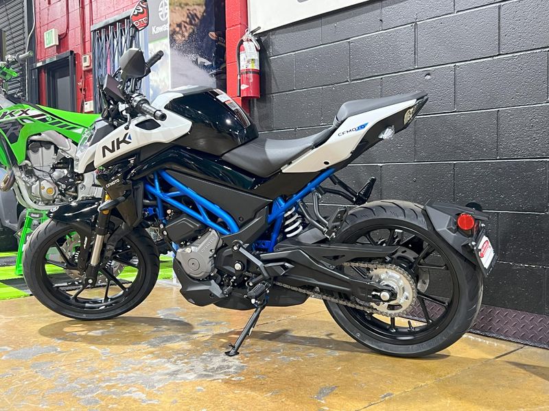 2025 CFMOTO 300NK Image 4