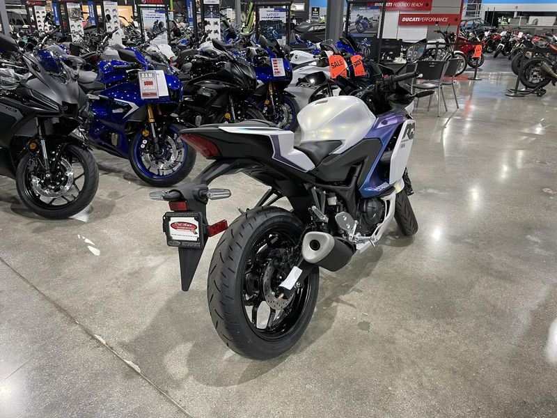 New 2025 Yamaha YZF-R3 ABS Image 9