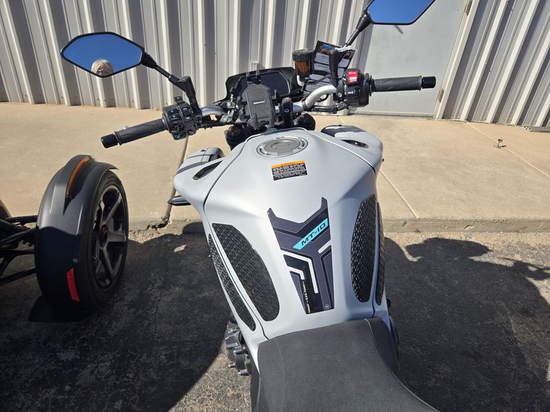 USED 2025 YAMAHA MT10 Image 13