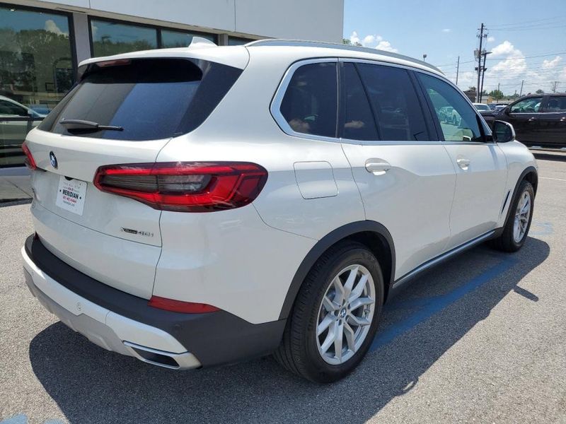 2020 BMW X5 Sports Activity Vehicle xDrive40i in a Mineral White Metallic exterior color and Ivory Whiteinterior. Johnson Dodge 601-693-6343 pixelmotiondemo.com 