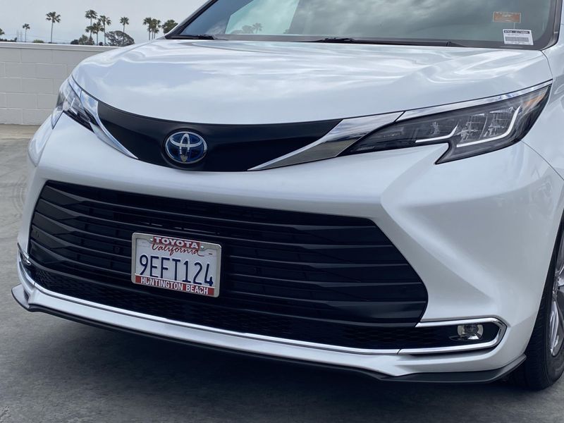 2023 Toyota Sienna XLEImage 9
