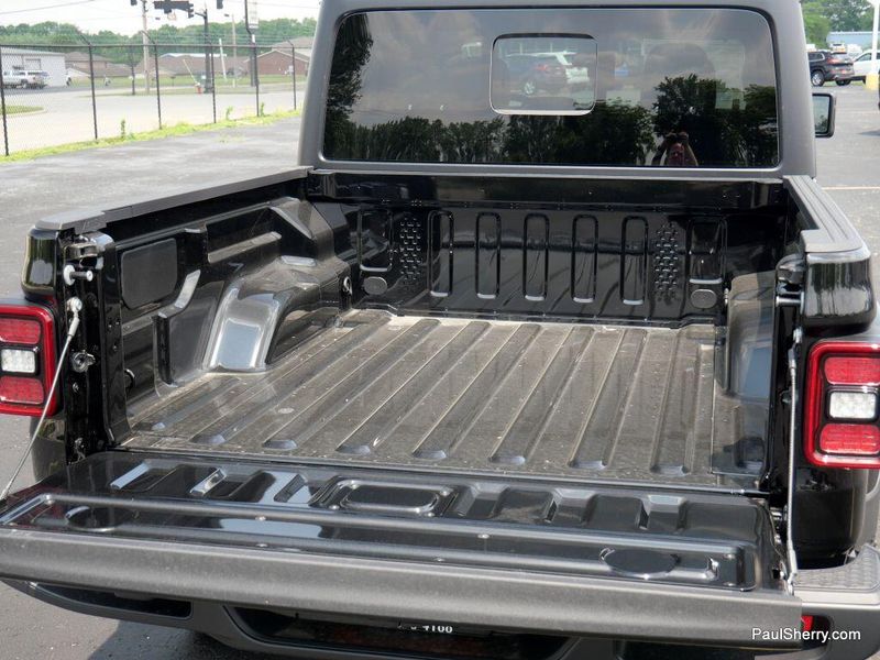 New 2025 Jeep Gladiator Willys 4x4