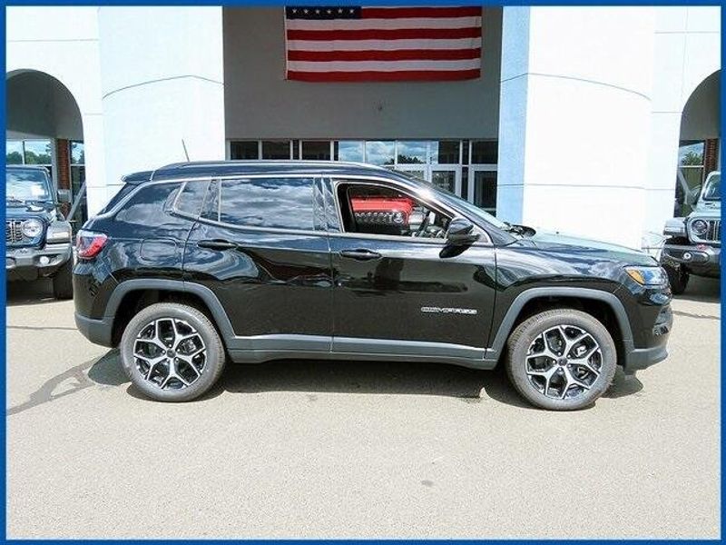 New 2025 Jeep Compass LimitedImage 2