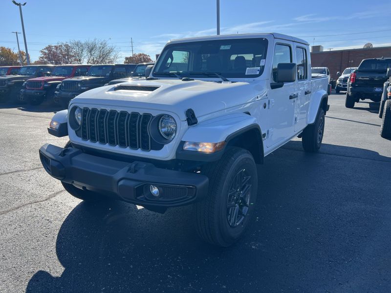 New 2026 Jeep Gladiator Sport S 4x4Image 1