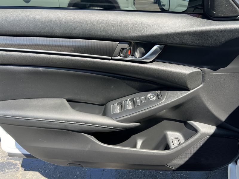 Used 2022 Honda Accord Hybrid SportImage 5